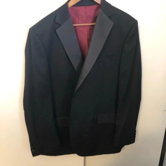 Tuxedo 🤵‍♂️ Black with burgundy lining. Stylish British M&S, - Picture 1 of 12